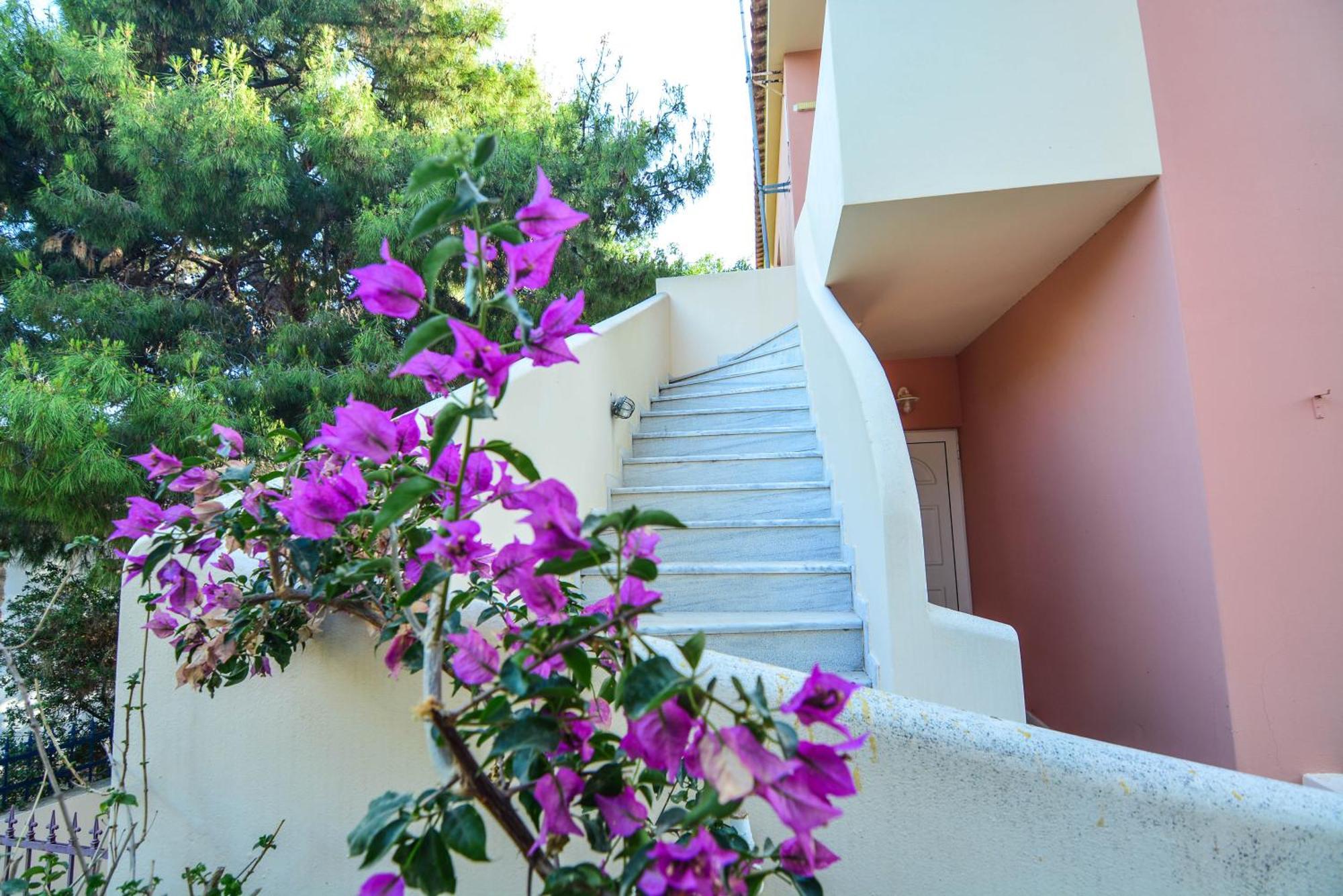 Epavlis Apartments Порто Хели Екстериор снимка