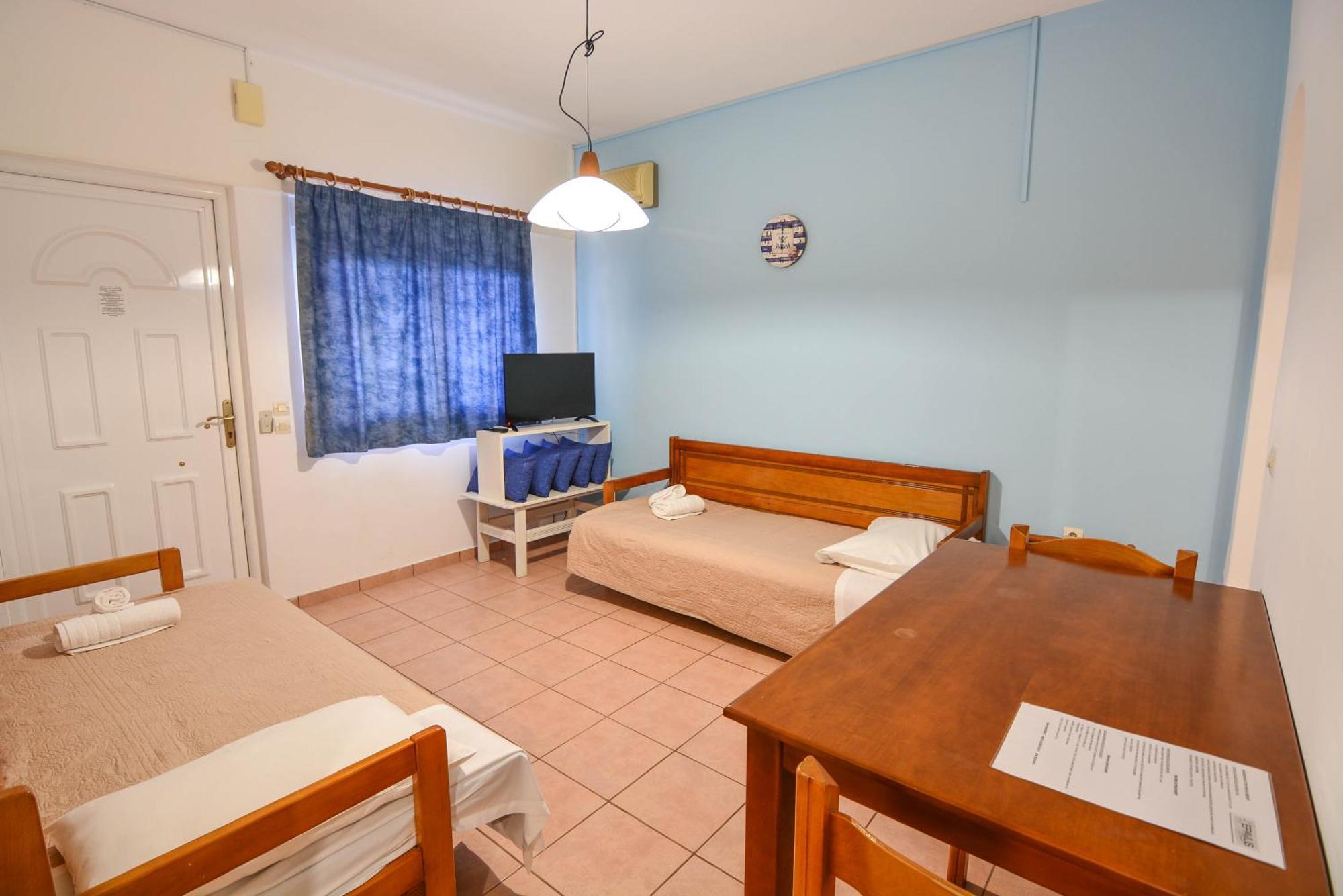 Epavlis Apartments Порто Хели Екстериор снимка
