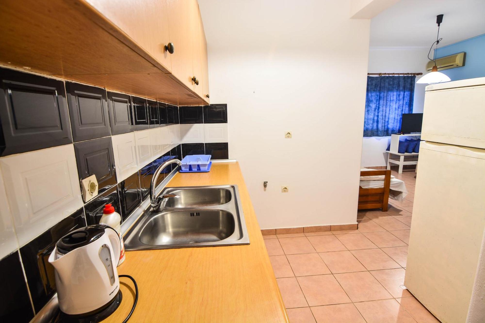 Epavlis Apartments Порто Хели Екстериор снимка