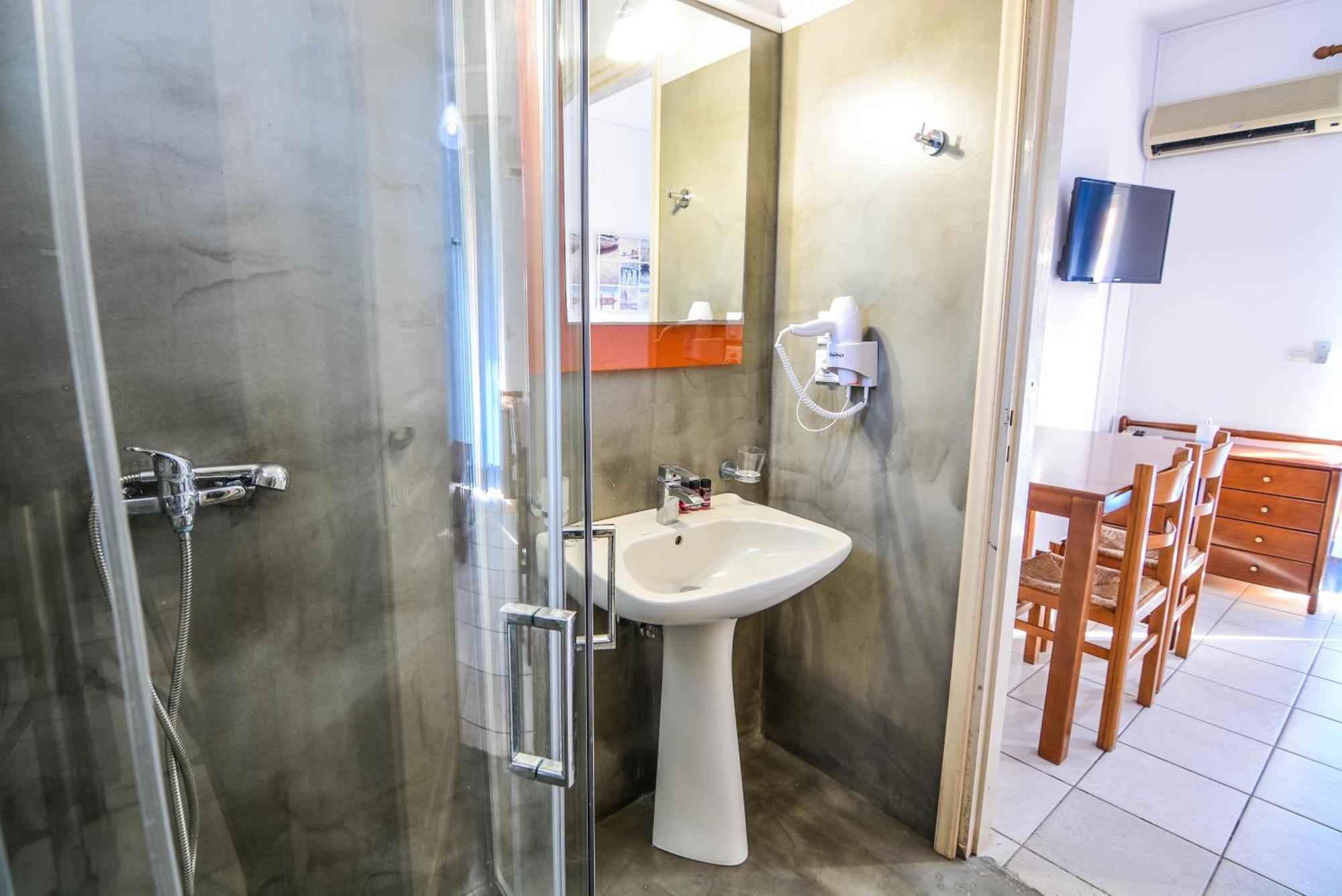 Epavlis Apartments Порто Хели Екстериор снимка