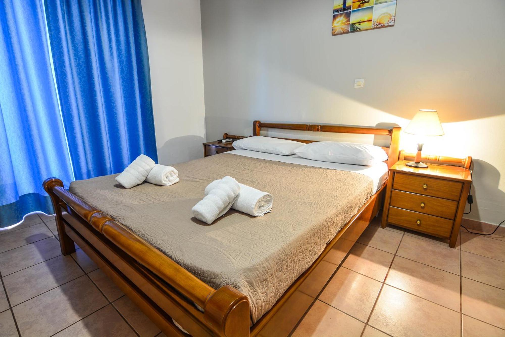 Epavlis Apartments Порто Хели Екстериор снимка