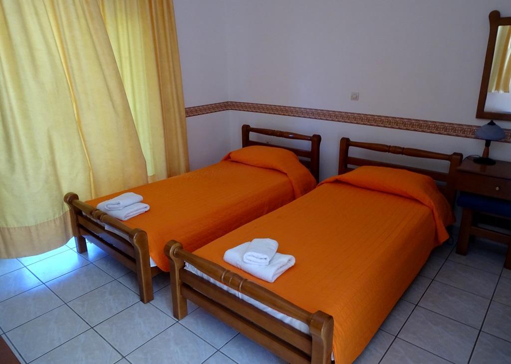 Epavlis Apartments Порто Хели Екстериор снимка